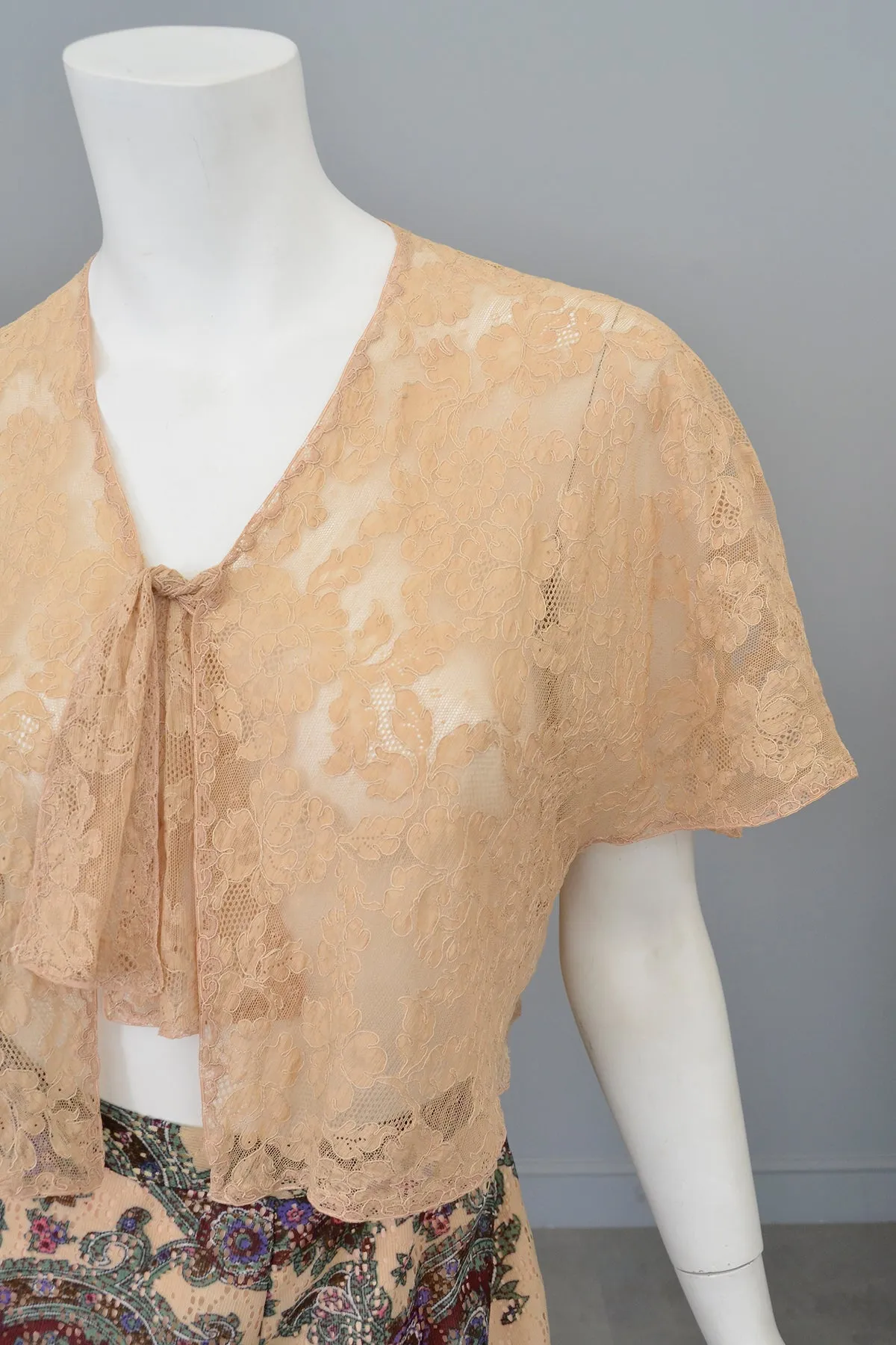 1930s 40s Beige Embroidered Lace Flutter Sleeve Bolero Shrug