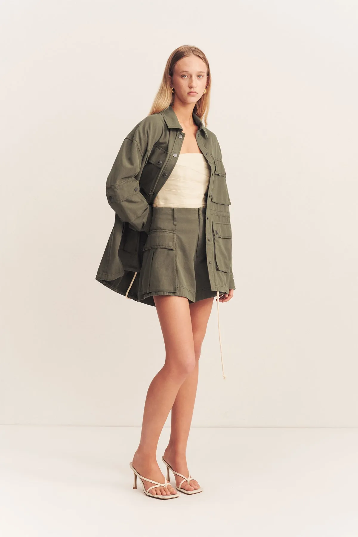 ARIANA PATCH POCKET SHORT - KHAKI