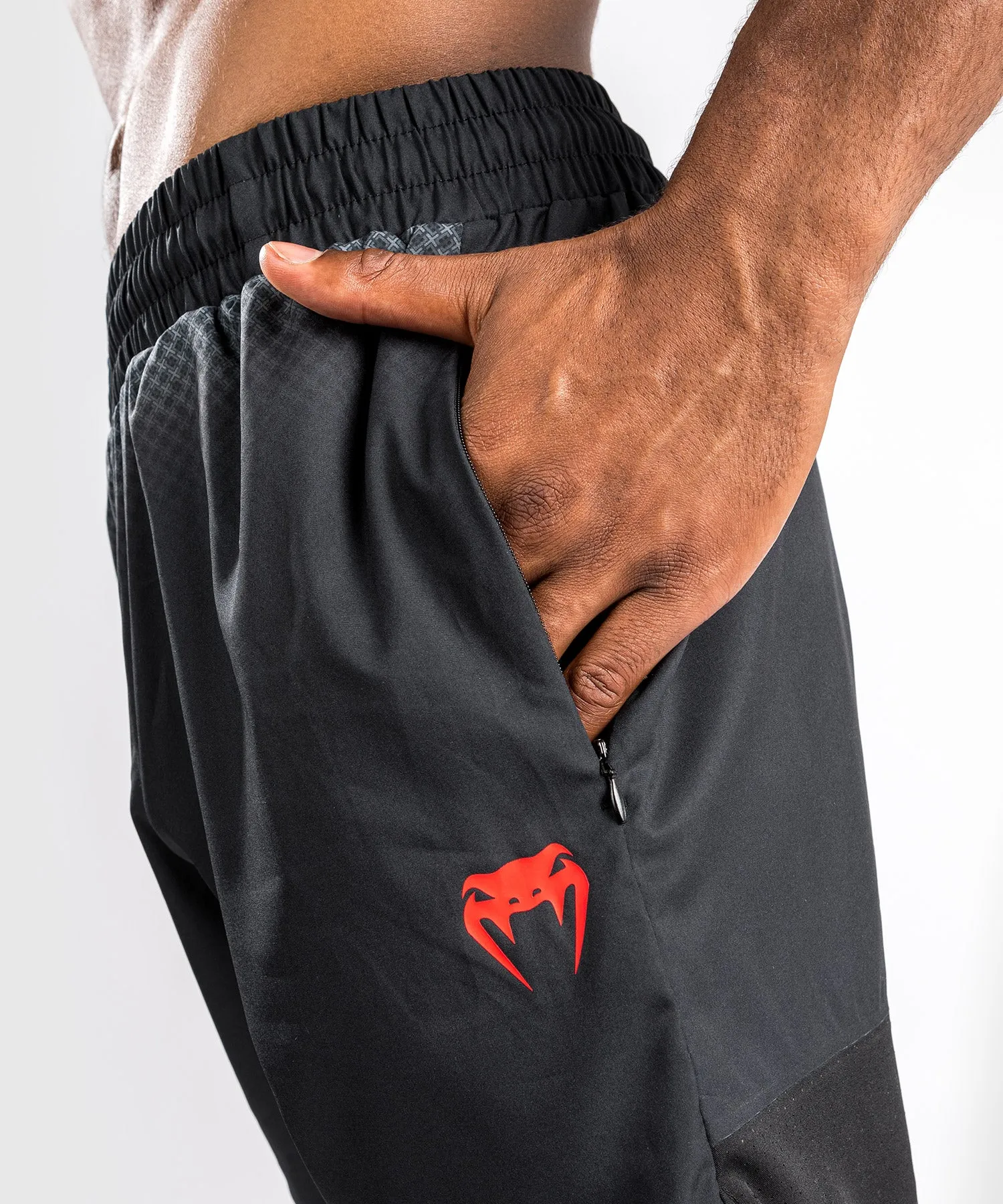 Short deportivo Venum Okinawa 3.0 - Negro/Rojo